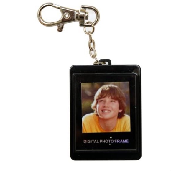NEW Digital Photo Frame Keychain 1.5" Display - Picture 2 of 4